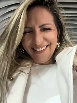 Snapshot of _Abril-Office1 chatting on 12-27-24, 03:26  Abril-Office1 online show from 12-27-24, 03:26