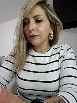 Snapshot of _Abril-Office1 chatting on 02-04-25, 07:22  Abril-Office1 online show from 02-04-25, 07:22