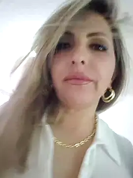 Snapshot of _Abril-Office1 chatting on 02-24-25, 07:52  Abril-Office1 online show from 02-24-25, 07:52