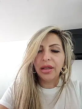 Snapshot of _Abril-Office1 chatting on 02-28-25, 04:20  Abril-Office1 online show from 02-28-25, 04:20