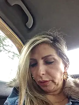Snapshot of _Abril-Office1 chatting on 03-11-25, 03:56  Abril-Office1 online show from 03-11-25, 03:56