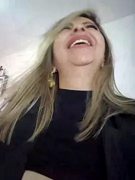 Snapshot of _Abril-Office1 chatting on 03-17-25, 10:17  Abril-Office1 online show from 03-17-25, 10:17