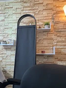  Abril-Office1 online show from 04-27-26, 01:42