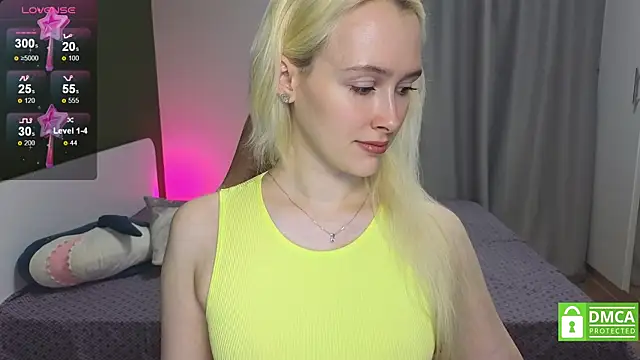 Snapshot of CaseyLabow chatting on 10-31-25, 02:23 CaseyLabow online show from 10-31-25, 02:23