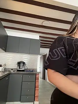 Snapshot of natashasweet chatting on 12-04-24, 03:43 natashasweet online show from 12-04-24, 03:43