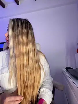 Snapshot of natashasweet chatting on 02-15-25, 04:47 natashasweet online show from 02-15-25, 04:47