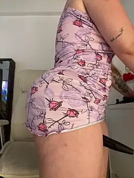 Snapshot of natashasweet chatting on 03-16-25, 02:00 natashasweet online show from 03-16-25, 02:00