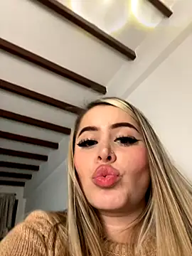 Snapshot of natashasweet chatting on 09-14-25, 12:21 natashasweet online show from 09-14-25, 12:21