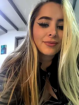 Snapshot of natashasweet chatting on 09-19-25, 01:07 natashasweet online show from 09-19-25, 01:07