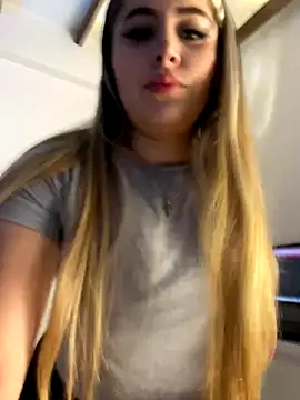 Snapshot of natashasweet chatting on 09-23-25, 02:03 natashasweet online show from 09-23-25, 02:03