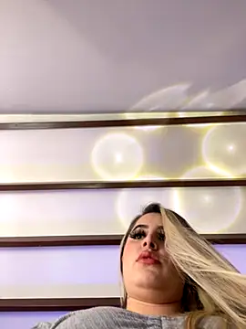 Snapshot of natashasweet chatting on 10-18-25, 02:47 natashasweet online show from 10-18-25, 02:47