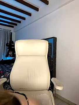 Snapshot of natashasweet chatting on 10-28-25, 03:54 natashasweet online show from 10-28-25, 03:54