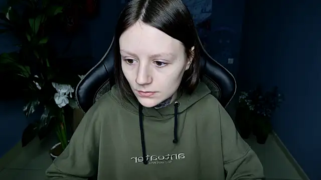 VeliraBraitberg online show from 03-22-25, 05:06