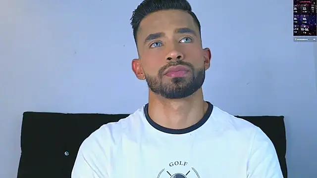 Snapshot of dereck_hotsoon chatting on 12-12-24, 01:10 dereck hotsoon online show from 12-12-24, 01:10