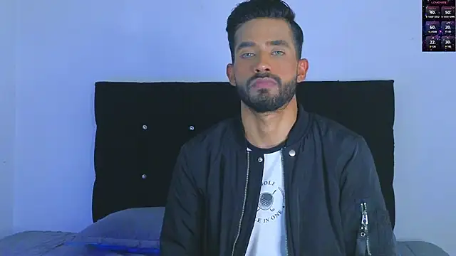 Snapshot of dereck_hotsoon chatting on 01-17-25, 11:29 dereck hotsoon online show from 01-17-25, 11:29