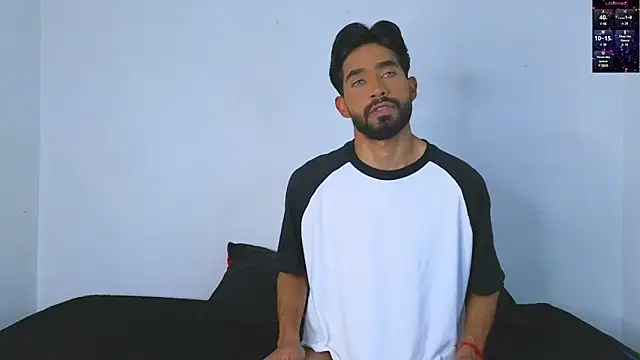 Snapshot of dereck_hotsoon chatting on 03-21-25, 12:07 dereck hotsoon online show from 03-21-25, 12:07