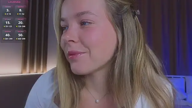 Snapshot of milly_shy chatting on 12-04-25, 06:44 milly shy online show from 12-04-25, 06:44