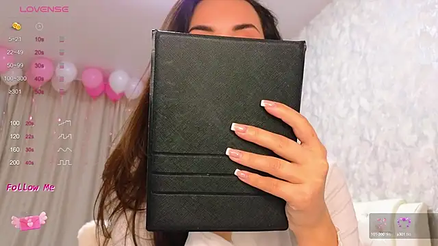 Snapshot of LaraSkinny chatting on 12-12-24, 02:59 LaraSkinny online show from 12-12-24, 02:59