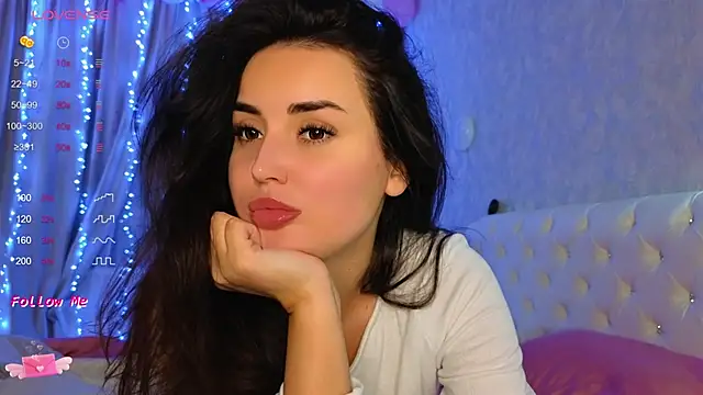 Snapshot of LaraSkinny chatting on 12-17-24, 12:43 LaraSkinny online show from 12-17-24, 12:43