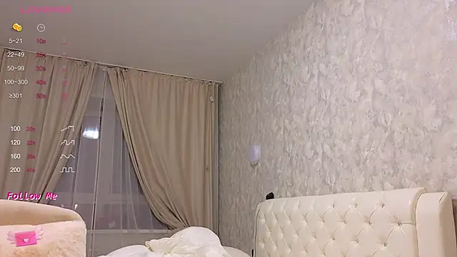 Snapshot of LaraSkinny chatting on 02-19-25, 12:22 LaraSkinny online show from 02-19-25, 12:22