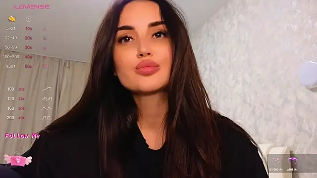 Snapshot of LaraSkinny chatting on 03-18-25, 10:25 LaraSkinny online show from 03-18-25, 10:25