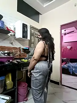 Snapshot of RESHMA_21 chatting on 12-16-24, 03:11 RESHMA 21 online show from 12-16-24, 03:11