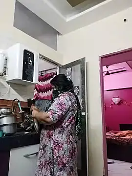 Snapshot of RESHMA_21 chatting on 02-22-25, 10:40 RESHMA 21 online show from 02-22-25, 10:40