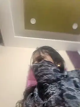 Snapshot of RESHMA_21 chatting on 11-21-25, 08:51 RESHMA 21 online show from 11-21-25, 08:51