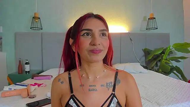 Snapshot of LiaVelez chatting on 02-15-25, 12:54 LiaVelez online show from 02-15-25, 12:54