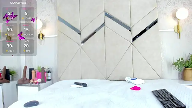 LiaVelez online show from 04-23-26, 01:46