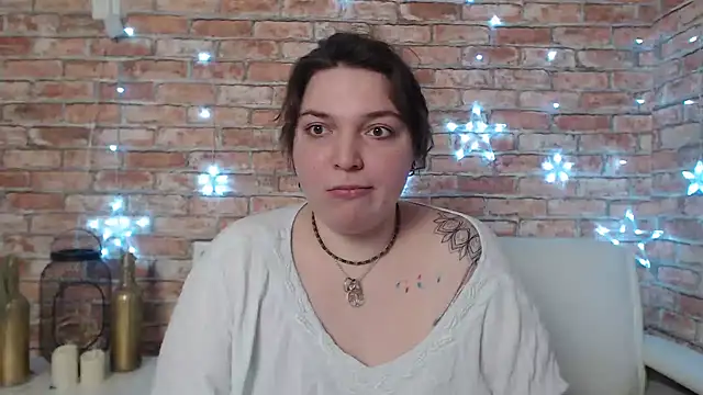 Amelia Kiss  online show from 01-31-25, 03:41