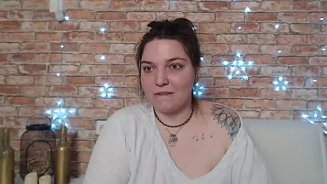 Amelia Kiss  online show from 02-05-25, 03:45