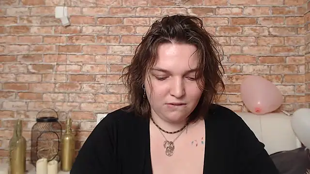 Amelia Kiss  online show from 02-13-25, 06:52