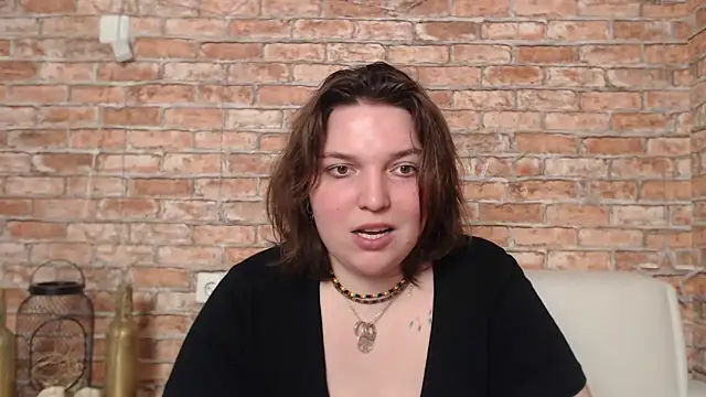 Amelia Kiss  online show from 02-19-25, 03:50