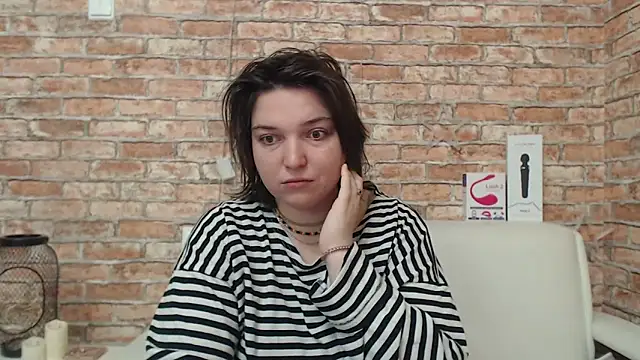 Amelia Kiss  online show from 10-23-25, 12:32