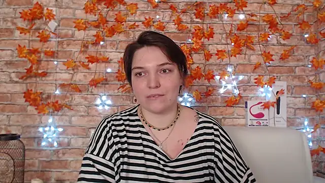 Amelia Kiss  online show from 11-24-25, 12:54