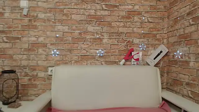 Amelia Kiss  online show from 12-19-25, 12:39