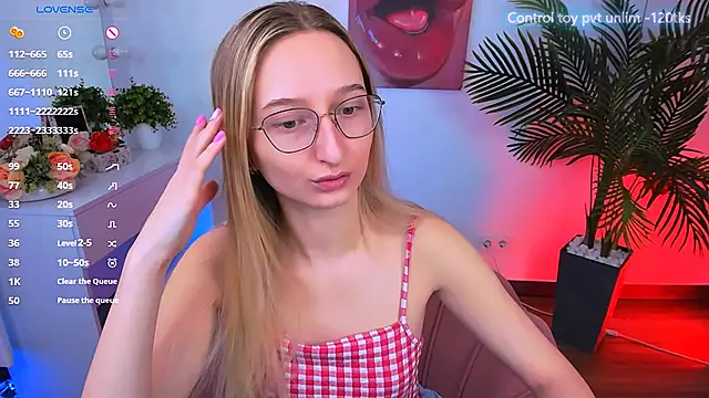 Snapshot of _Ri_na_ chatting on 02-18-25, 06:37  Ri na  online show from 02-18-25, 06:37