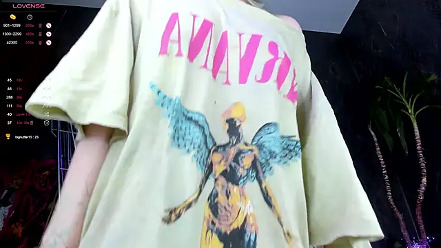 Snapshot of little_grinch666 chatting on 01-22-25, 08:59 little grinch666 online show from 01-22-25, 08:59