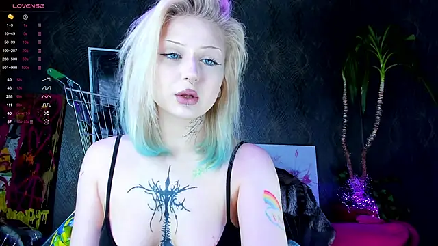 Snapshot of little_grinch666 chatting on 01-23-25, 06:03 little grinch666 online show from 01-23-25, 06:03