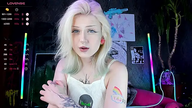 Snapshot of little_grinch666 chatting on 02-27-25, 08:09 little grinch666 online show from 02-27-25, 08:09