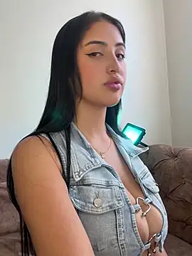 Snapshot of Celeste_Tailor_ chatting on 02-12-25, 07:35 Celeste Tailor  online show from 02-12-25, 07:35