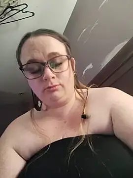 Snapshot of Geemaal chatting on 11-18-25, 08:24 Geemaal online show from 11-18-25, 08:24