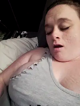 Snapshot of Geemaal chatting on 12-04-25, 06:23 Geemaal online show from 12-04-25, 06:23