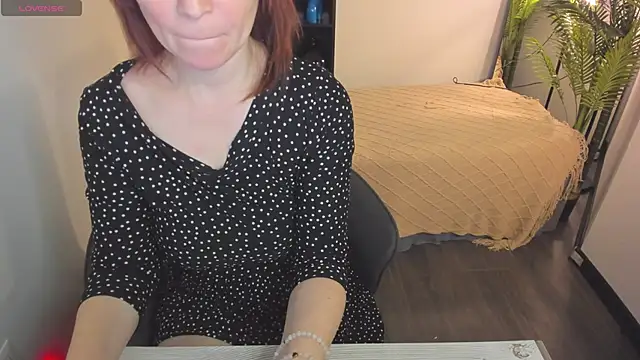 ZoeEast online show from 10-26-25, 05:52