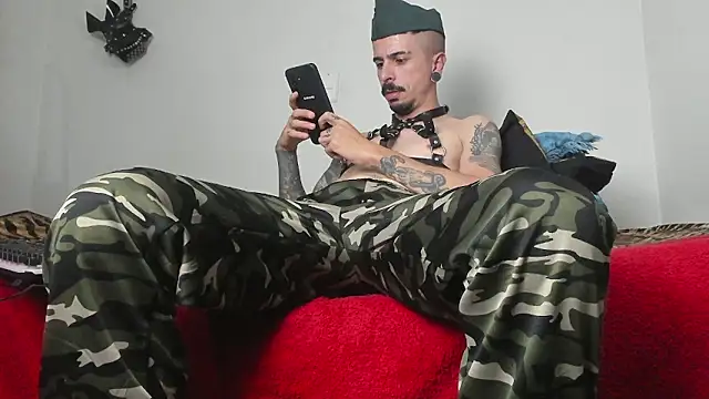 Aaron BigDickxxx online show from 01-11-26, 06:46