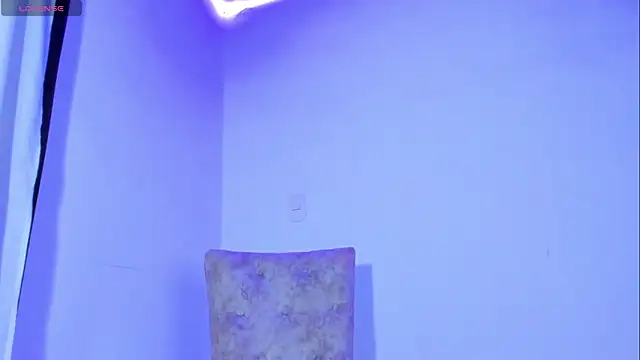 Snapshot of Camila_Coxx chatting on 02-19-25, 04:55 Camila Coxx online show from 02-19-25, 04:55