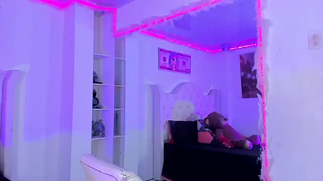 Snapshot of Camila_Coxx chatting on 11-03-25, 06:58 Camila Coxx online show from 11-03-25, 06:58