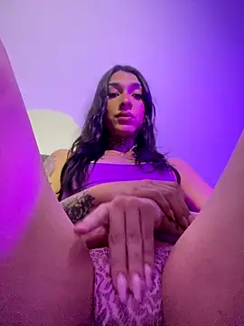 Snapshot of Camila_Coxx chatting on 11-25-25, 02:11 Camila Coxx online show from 11-25-25, 02:11