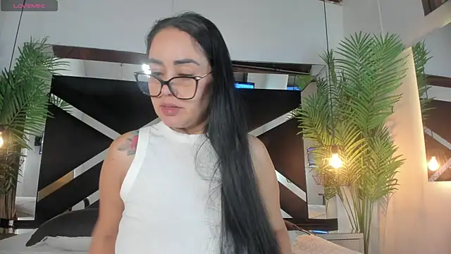 Snapshot of emily-fox chatting on 04-29-26, 11:03 emily-fox online show from 04-29-26, 11:03